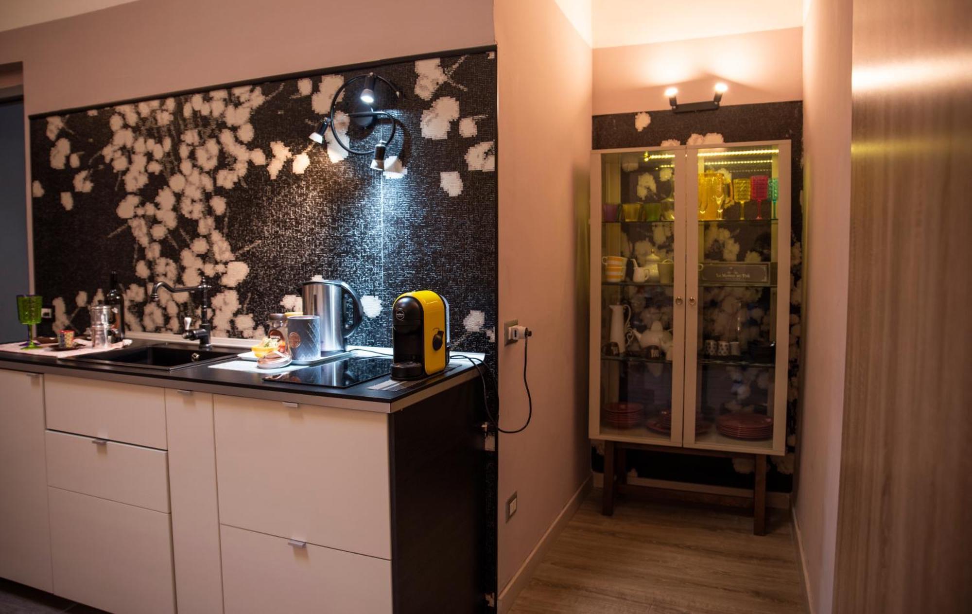 Home & More Brigida Naples Room photo