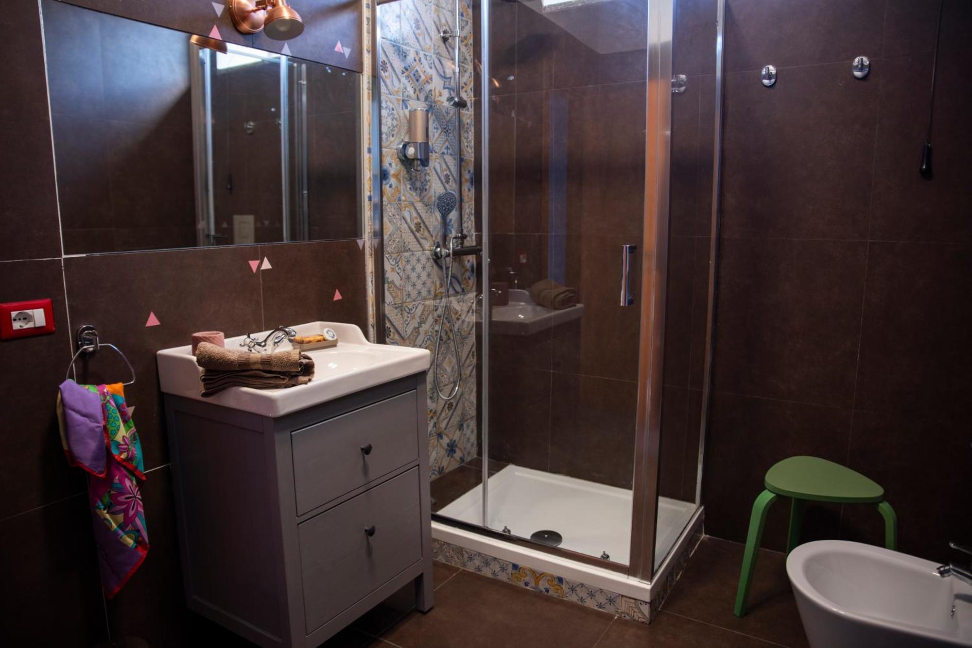 Home & More Brigida Naples Room photo